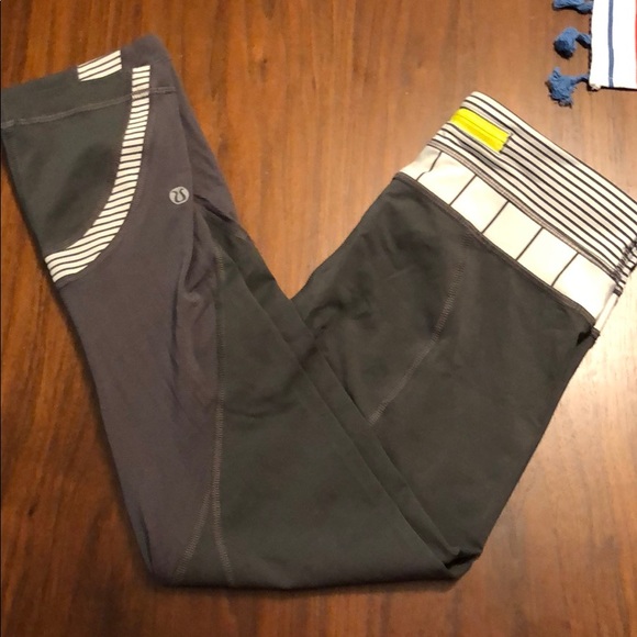 lululemon athletica Pants - Lululemon below knees legging lululemon athletica Pants - Lululemon below knees legging